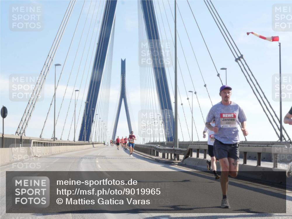 03.10.2025 - Köhlbrandbrückenlauf Matties Gatica Varas http://msf.ph/oto/9019965 03.10.2025 12:20:43 Position 1 4087 meine-sportfotos.de