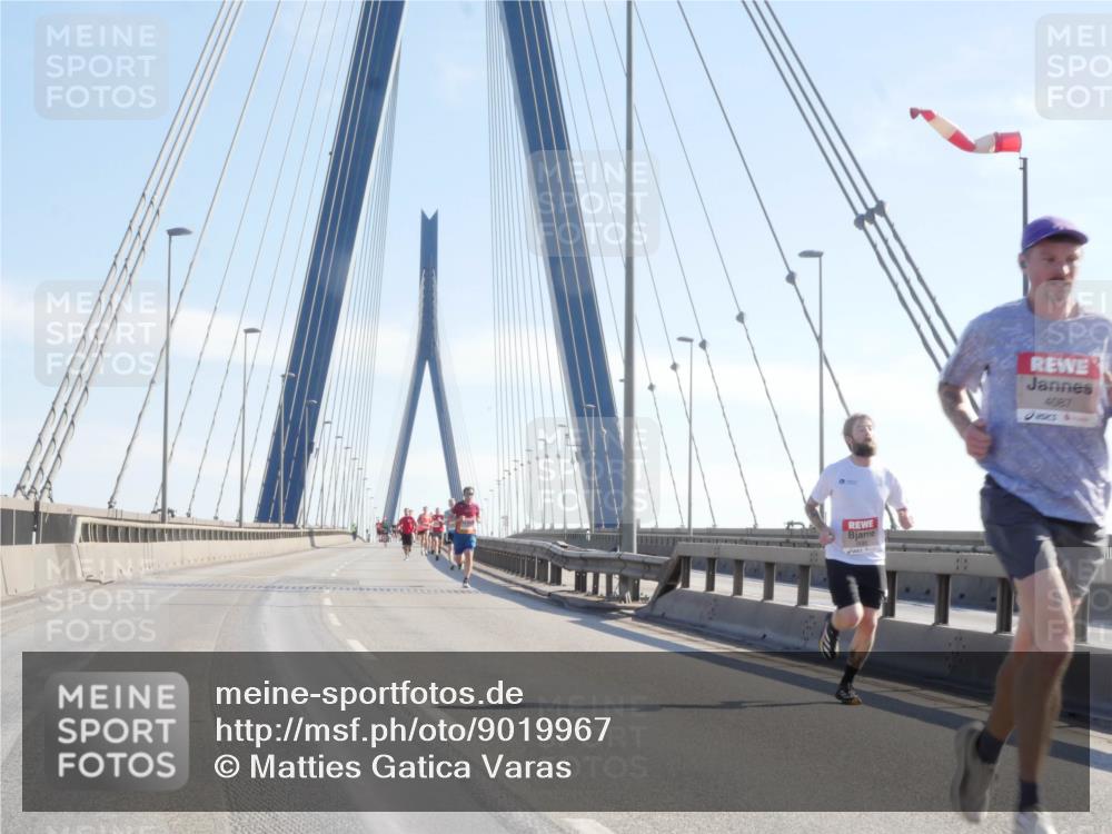 03.10.2025 - Köhlbrandbrückenlauf Matties Gatica Varas http://msf.ph/oto/9019967 03.10.2025 12:20:44 Position 1 4087 meine-sportfotos.de