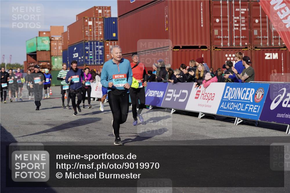 03.10.2025 - Köhlbrandbrückenlauf Michael Burmester http://msf.ph/oto/9019970 03.10.2025 10:20:44 Ziel 1561, 1562, 1618, 1971, 2012, 2033, 2082, 2128, 2817, 3030, 3148, 3617, 3636, 3755, 3757, 3758, 3783 meine-sportfotos.de