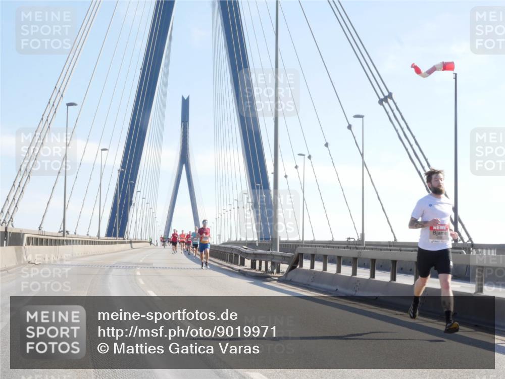 03.10.2025 - Köhlbrandbrückenlauf Matties Gatica Varas http://msf.ph/oto/9019971 03.10.2025 12:20:44 Position 1  meine-sportfotos.de