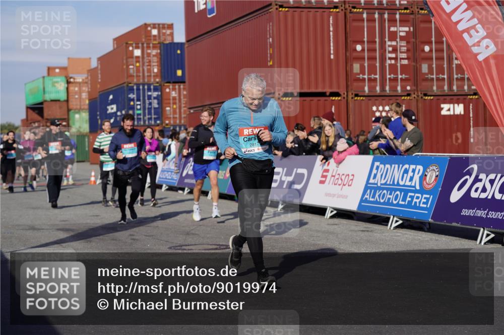 03.10.2025 - Köhlbrandbrückenlauf Michael Burmester http://msf.ph/oto/9019974 03.10.2025 10:20:44 Ziel 1561, 1562, 1618, 1971, 2012, 2033, 2082, 2128, 2817, 3030, 3148, 3617, 3636, 3755, 3757, 3758, 3783 meine-sportfotos.de