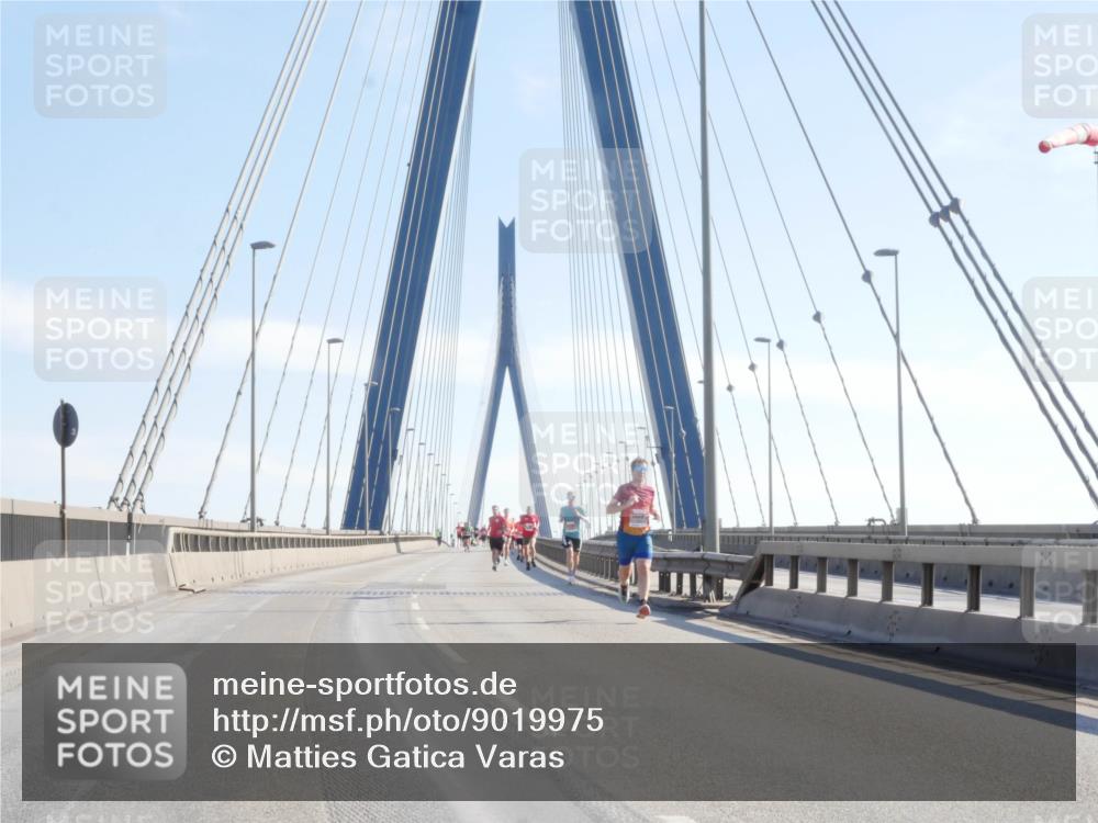 03.10.2025 - Köhlbrandbrückenlauf Matties Gatica Varas http://msf.ph/oto/9019975 03.10.2025 12:20:47 Position 1  meine-sportfotos.de