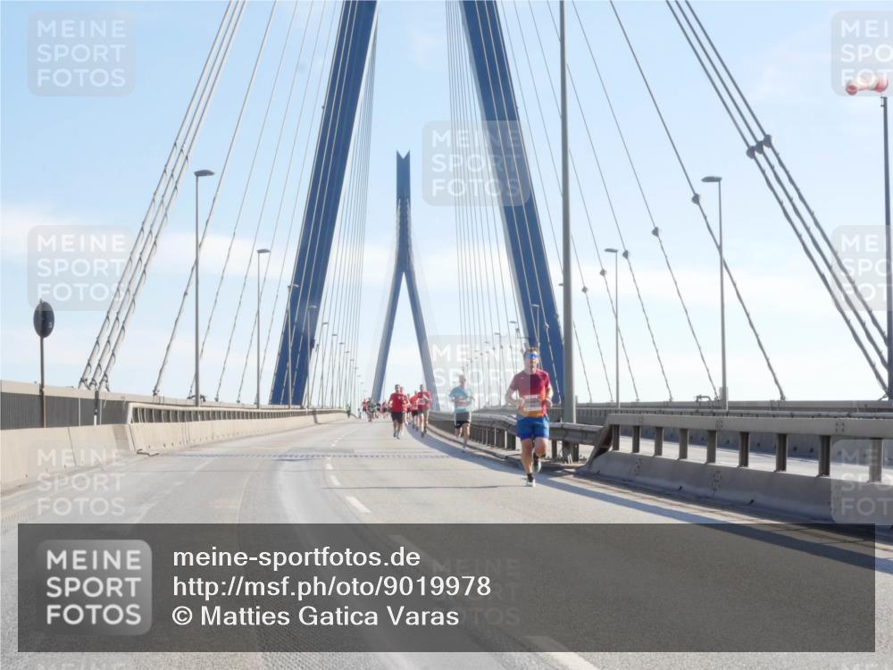 03.10.2025 - Köhlbrandbrückenlauf Matties Gatica Varas http://msf.ph/oto/9019978 03.10.2025 12:20:48 Position 1  meine-sportfotos.de