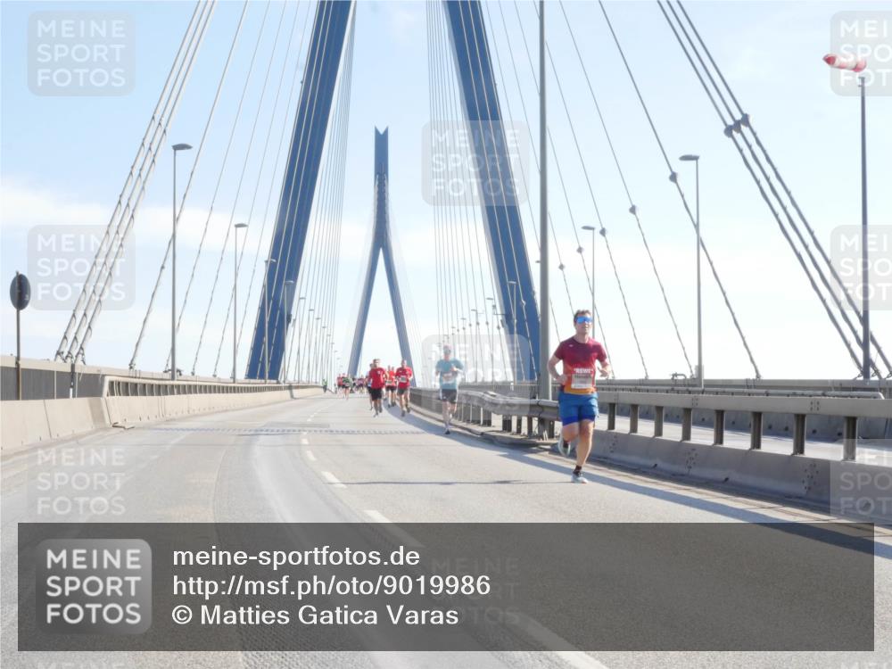 03.10.2025 - Köhlbrandbrückenlauf Matties Gatica Varas http://msf.ph/oto/9019986 03.10.2025 12:20:49 Position 1  meine-sportfotos.de