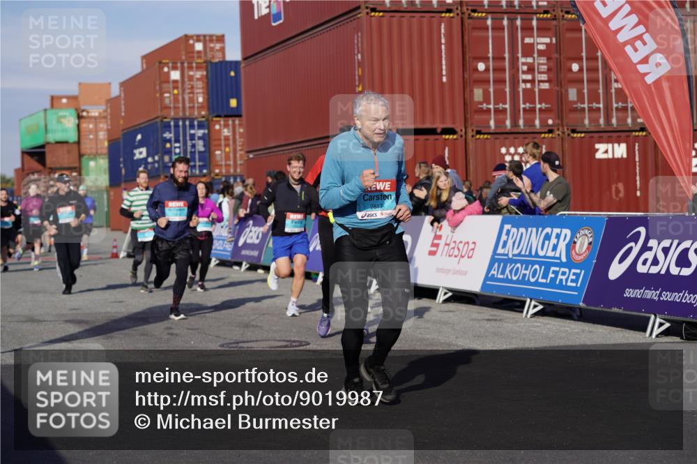 03.10.2025 - Köhlbrandbrückenlauf Michael Burmester http://msf.ph/oto/9019987 03.10.2025 10:20:45 Ziel 1561, 1562, 1618, 1971, 2012, 2033, 2082, 2128, 2142, 2817, 3030, 3148, 3617, 3755, 3757, 3758 meine-sportfotos.de
