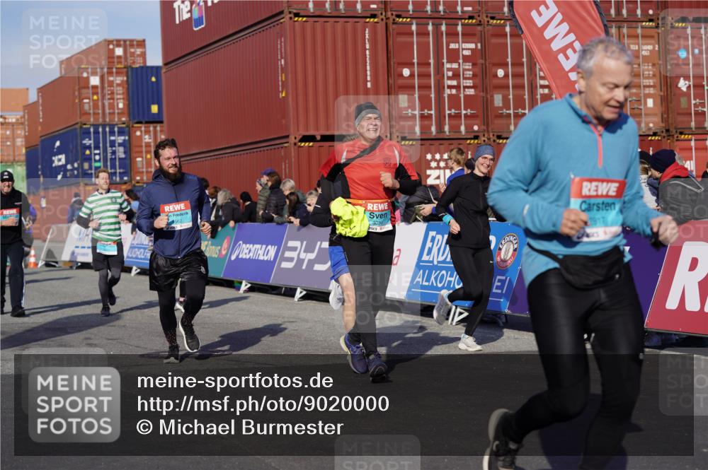 03.10.2025 - Köhlbrandbrückenlauf Michael Burmester http://msf.ph/oto/9020000 03.10.2025 10:20:46 Ziel 1561, 1562, 1607, 1618, 1706, 1971, 2012, 2033, 2082, 2128, 2142, 2817, 3030, 3148, 3617, 3755, 3757, 3758 meine-sportfotos.de