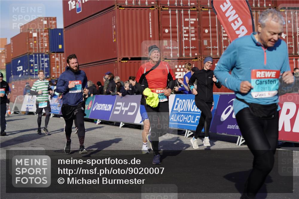 03.10.2025 - Köhlbrandbrückenlauf Michael Burmester http://msf.ph/oto/9020007 03.10.2025 10:20:46 Ziel 1561, 1562, 1607, 1618, 1706, 1971, 2012, 2033, 2082, 2128, 2142, 2817, 3030, 3148, 3617, 3755, 3757, 3758 meine-sportfotos.de
