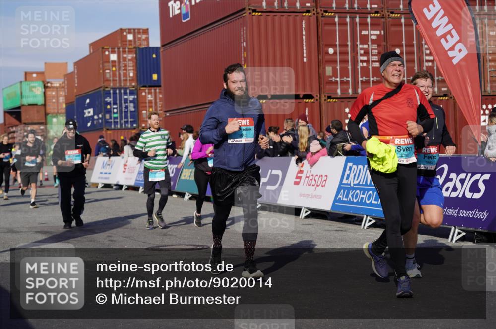 03.10.2025 - Köhlbrandbrückenlauf Michael Burmester http://msf.ph/oto/9020014 03.10.2025 10:20:46 Ziel 1561, 1562, 1607, 1618, 1706, 1971, 2012, 2033, 2082, 2128, 2142, 2817, 3030, 3148, 3617, 3755, 3757, 3758 meine-sportfotos.de