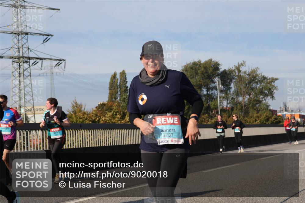 03.10.2025 - Köhlbrandbrückenlauf Luisa Fischer http://msf.ph/oto/9020018 03.10.2025 11:11:44 Position 3 3076, 3077, 3737, 23 meine-sportfotos.de
