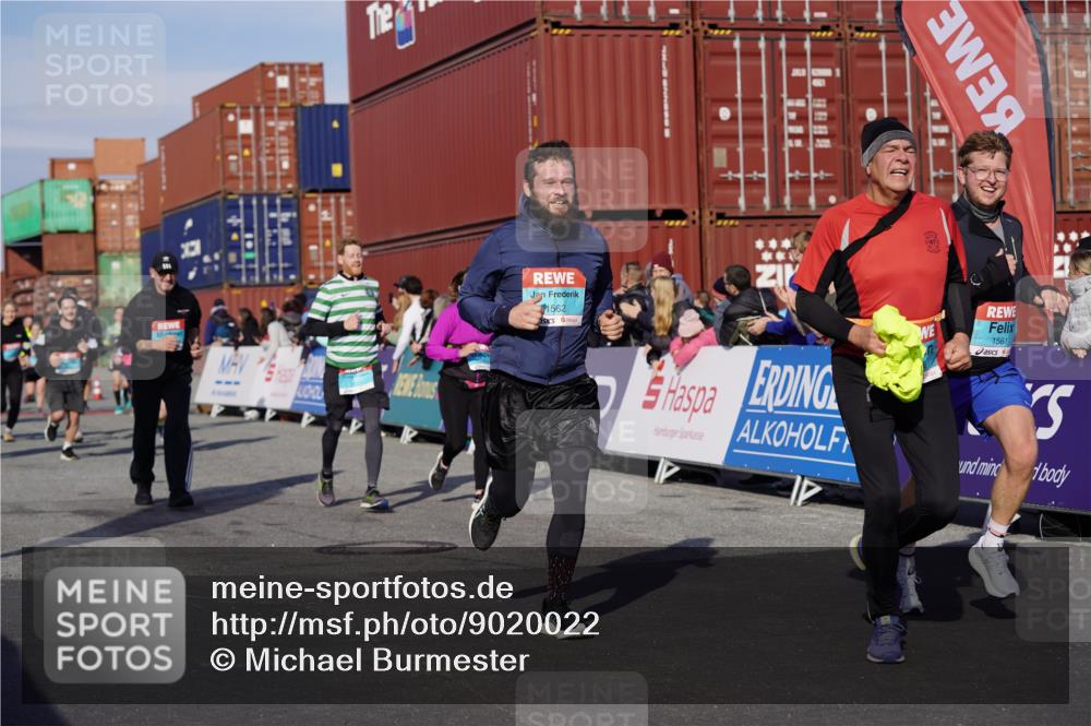 03.10.2025 - Köhlbrandbrückenlauf Michael Burmester http://msf.ph/oto/9020022 03.10.2025 10:20:46 Ziel 1561, 1562, 1607, 1618, 1706, 1971, 2012, 2033, 2082, 2128, 2142, 2817, 3030, 3148, 3617, 3755, 3757, 3758 meine-sportfotos.de