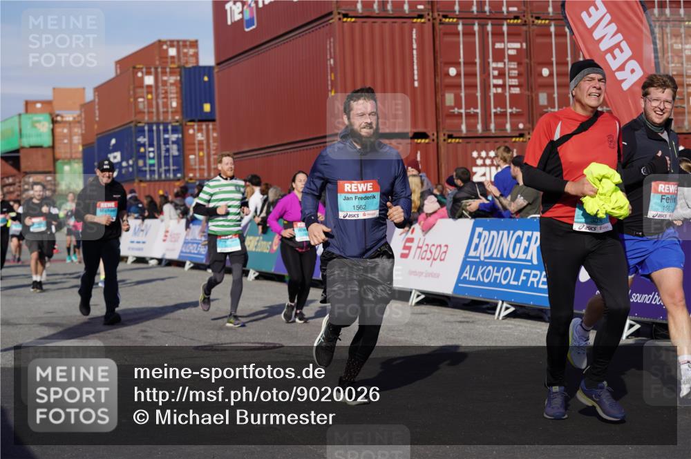 03.10.2025 - Köhlbrandbrückenlauf Michael Burmester http://msf.ph/oto/9020026 03.10.2025 10:20:47 Ziel 1561, 1562, 1607, 1618, 1706, 1971, 2012, 2033, 2082, 2128, 2142, 2817, 2943, 3030, 3148, 3617, 3755, 3757, 3758 meine-sportfotos.de