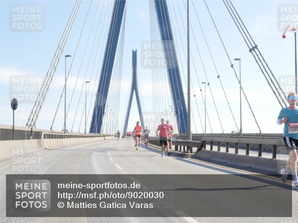 03.10.2025 - Köhlbrandbrückenlauf Matties Gatica Varas http://msf.ph/oto/9020030 03.10.2025 12:20:55 Position 1  meine-sportfotos.de