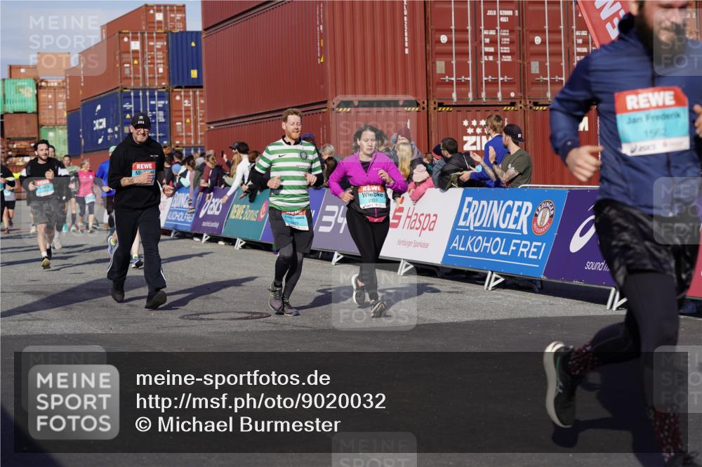 03.10.2025 - Köhlbrandbrückenlauf Michael Burmester http://msf.ph/oto/9020032 03.10.2025 10:20:47 Ziel 1561, 1562, 1607, 1618, 1706, 1971, 2012, 2033, 2082, 2128, 2142, 2817, 2943, 3030, 3148, 3617, 3755, 3757, 3758 meine-sportfotos.de