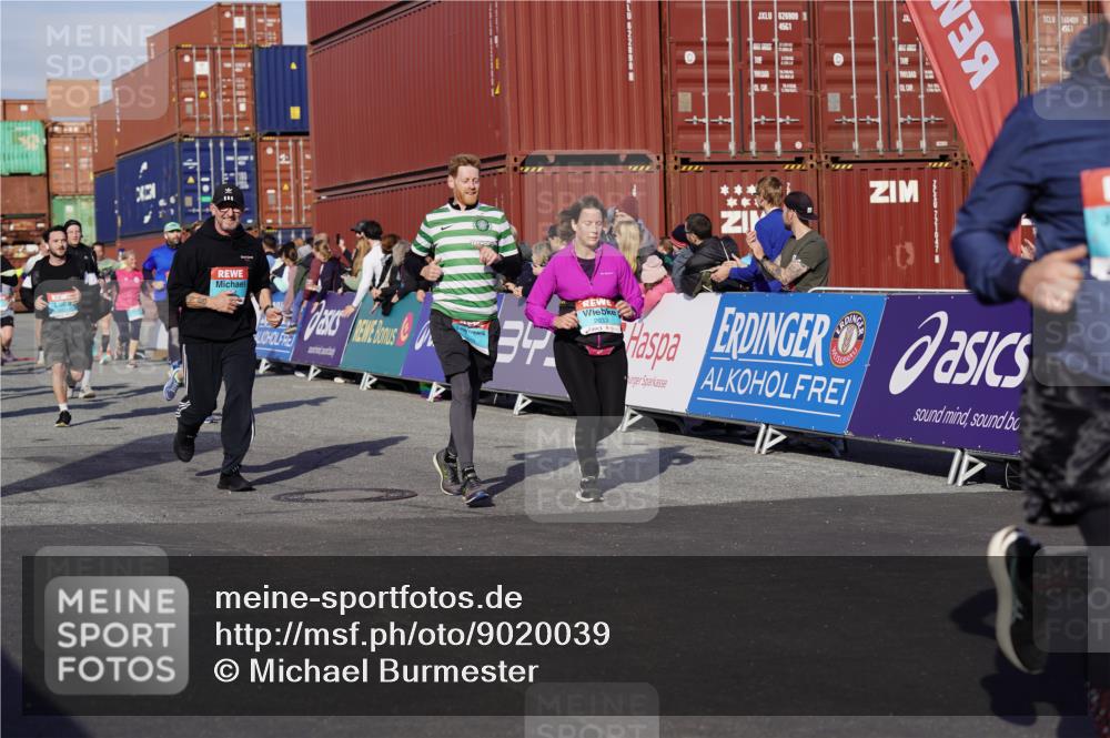 03.10.2025 - Köhlbrandbrückenlauf Michael Burmester http://msf.ph/oto/9020039 03.10.2025 10:20:47 Ziel 1561, 1562, 1607, 1618, 1706, 1971, 2012, 2033, 2082, 2128, 2142, 2817, 2943, 3030, 3148, 3617, 3755, 3757, 3758 meine-sportfotos.de