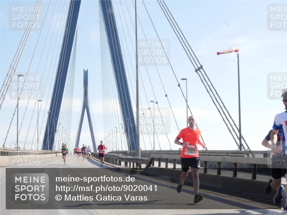 03.10.2025 - Köhlbrandbrückenlauf Matties Gatica Varas http://msf.ph/oto/9020041 03.10.2025 12:21:03 Position 1  meine-sportfotos.de