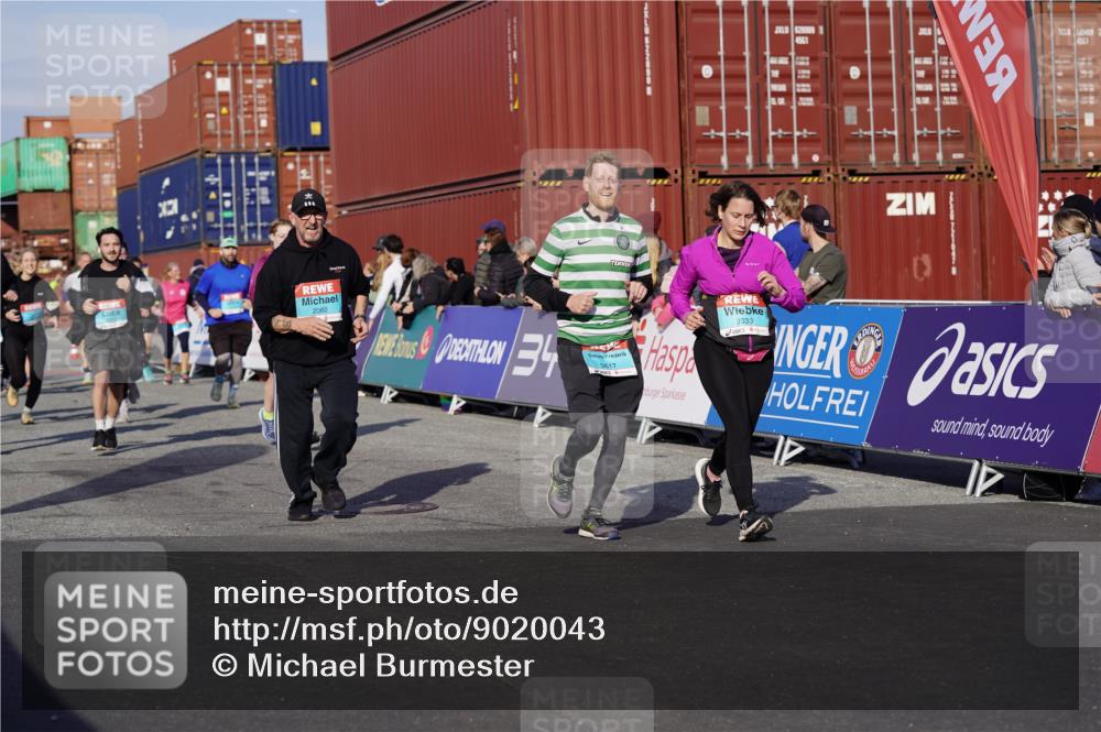 03.10.2025 - Köhlbrandbrückenlauf Michael Burmester http://msf.ph/oto/9020043 03.10.2025 10:20:48 Ziel 1463, 1561, 1562, 1607, 1609, 1618, 1706, 1971, 2012, 2033, 2082, 2128, 2142, 2416, 2512, 2817, 2943, 2969, 2977, 2978, 3030, 3148, 3215, 3617, 3755, 3757, 3758 meine-sportfotos.de