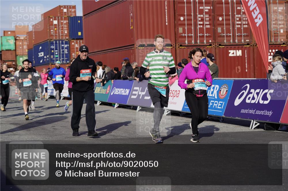 03.10.2025 - Köhlbrandbrückenlauf Michael Burmester http://msf.ph/oto/9020050 03.10.2025 10:20:48 Ziel 1463, 1561, 1562, 1607, 1609, 1618, 1706, 1971, 2012, 2033, 2082, 2128, 2142, 2416, 2512, 2817, 2943, 2969, 2977, 2978, 3030, 3148, 3215, 3617, 3755, 3757, 3758 meine-sportfotos.de