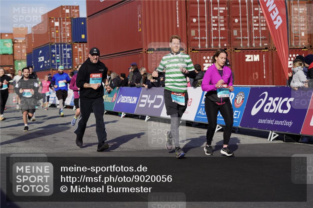 03.10.2025 - Köhlbrandbrückenlauf Michael Burmester http://msf.ph/oto/9020056 03.10.2025 10:20:48 Ziel 1463, 1561, 1562, 1607, 1609, 1618, 1706, 1971, 2012, 2033, 2082, 2128, 2142, 2416, 2512, 2817, 2943, 2969, 2977, 2978, 3030, 3148, 3215, 3617, 3755, 3757, 3758 meine-sportfotos.de