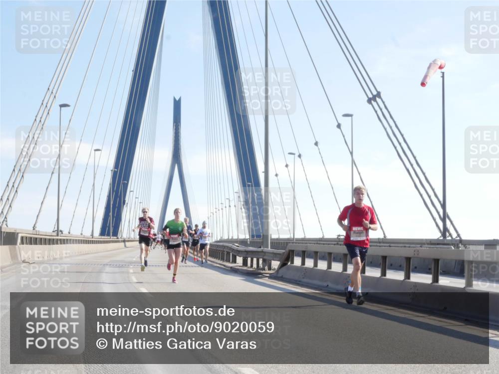 03.10.2025 - Köhlbrandbrückenlauf Matties Gatica Varas http://msf.ph/oto/9020059 03.10.2025 12:21:09 Position 1 20165 meine-sportfotos.de