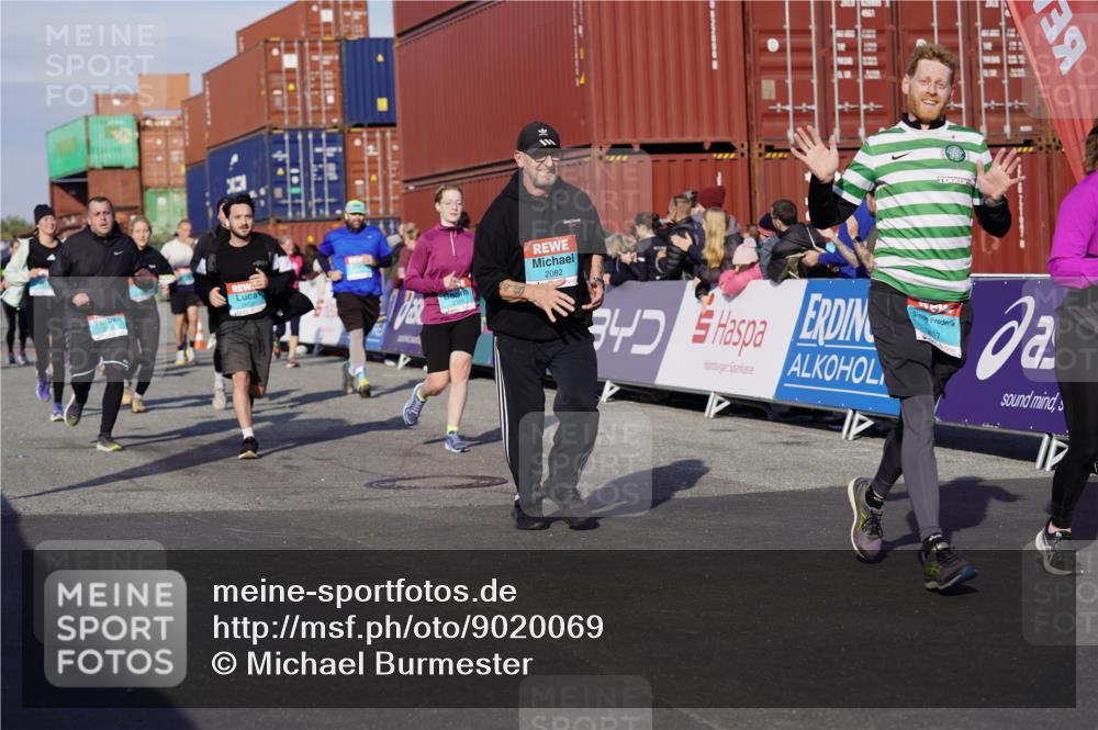 03.10.2025 - Köhlbrandbrückenlauf Michael Burmester http://msf.ph/oto/9020069 03.10.2025 10:20:49 Ziel 1463, 1561, 1562, 1607, 1609, 1618, 1706, 1965, 2012, 2033, 2082, 2128, 2142, 2416, 2512, 2943, 2969, 2977, 2978, 3030, 3148, 3215, 3617, 3755, 3757, 3758 meine-sportfotos.de