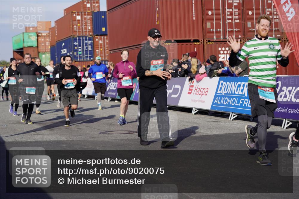 03.10.2025 - Köhlbrandbrückenlauf Michael Burmester http://msf.ph/oto/9020075 03.10.2025 10:20:49 Ziel 1463, 1561, 1562, 1607, 1609, 1618, 1706, 1965, 2012, 2033, 2082, 2128, 2142, 2416, 2512, 2943, 2969, 2977, 2978, 3030, 3148, 3215, 3617, 3755, 3757, 3758 meine-sportfotos.de