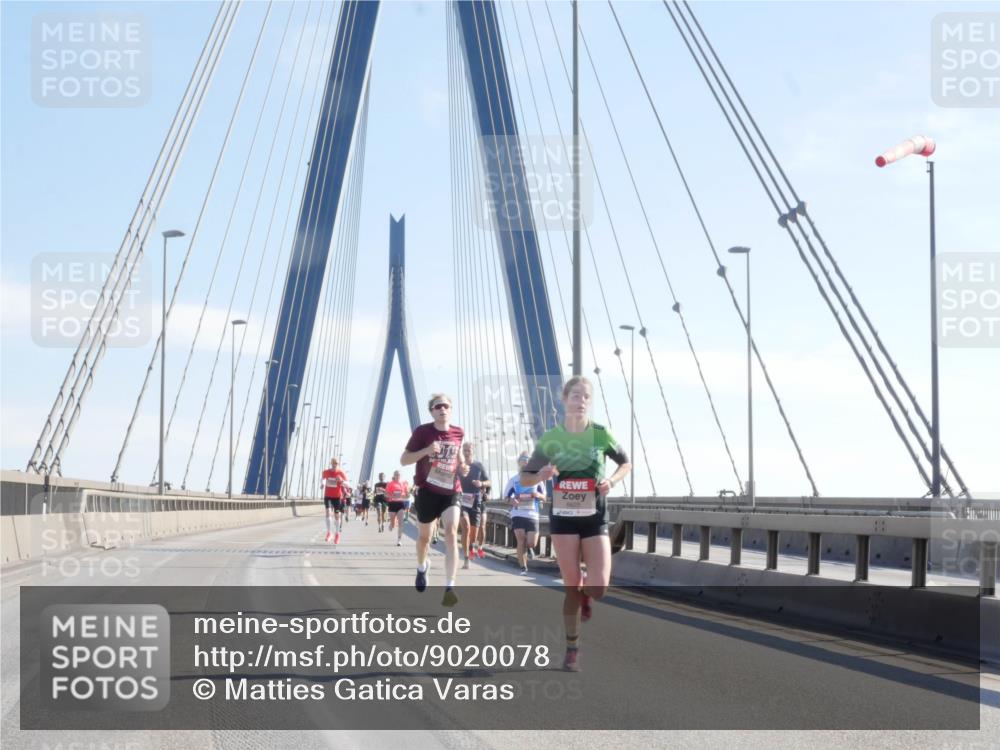 03.10.2025 - Köhlbrandbrückenlauf Matties Gatica Varas http://msf.ph/oto/9020078 03.10.2025 12:21:11 Position 1  meine-sportfotos.de