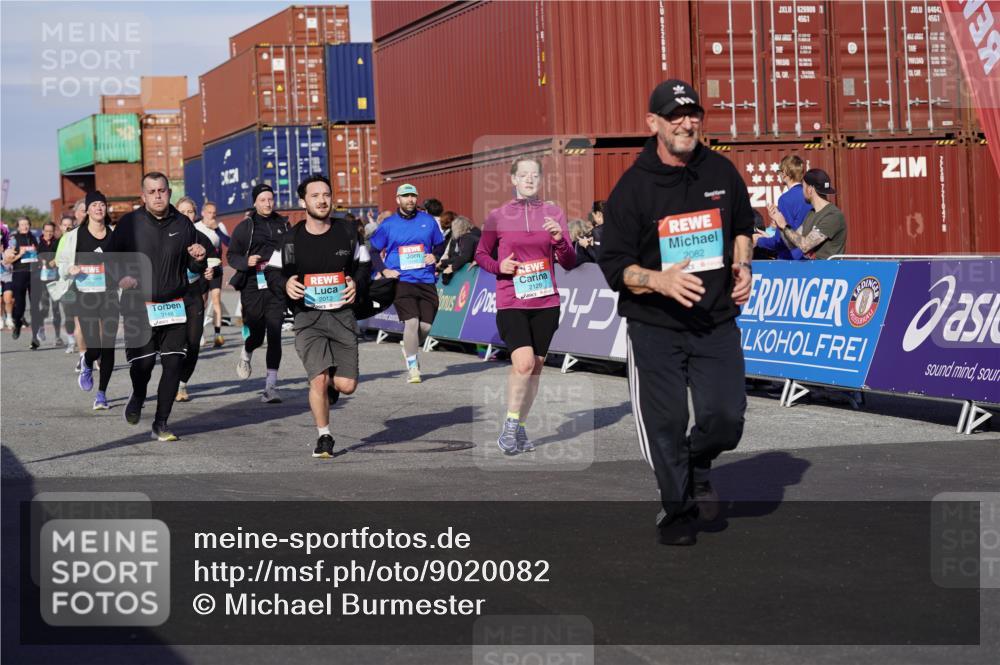 03.10.2025 - Köhlbrandbrückenlauf Michael Burmester http://msf.ph/oto/9020082 03.10.2025 10:20:50 Ziel 1463, 1561, 1562, 1607, 1609, 1618, 1706, 1965, 2012, 2033, 2082, 2128, 2142, 2416, 2512, 2943, 2969, 2977, 2978, 3148, 3215, 3617, 3755, 3757, 3758 meine-sportfotos.de