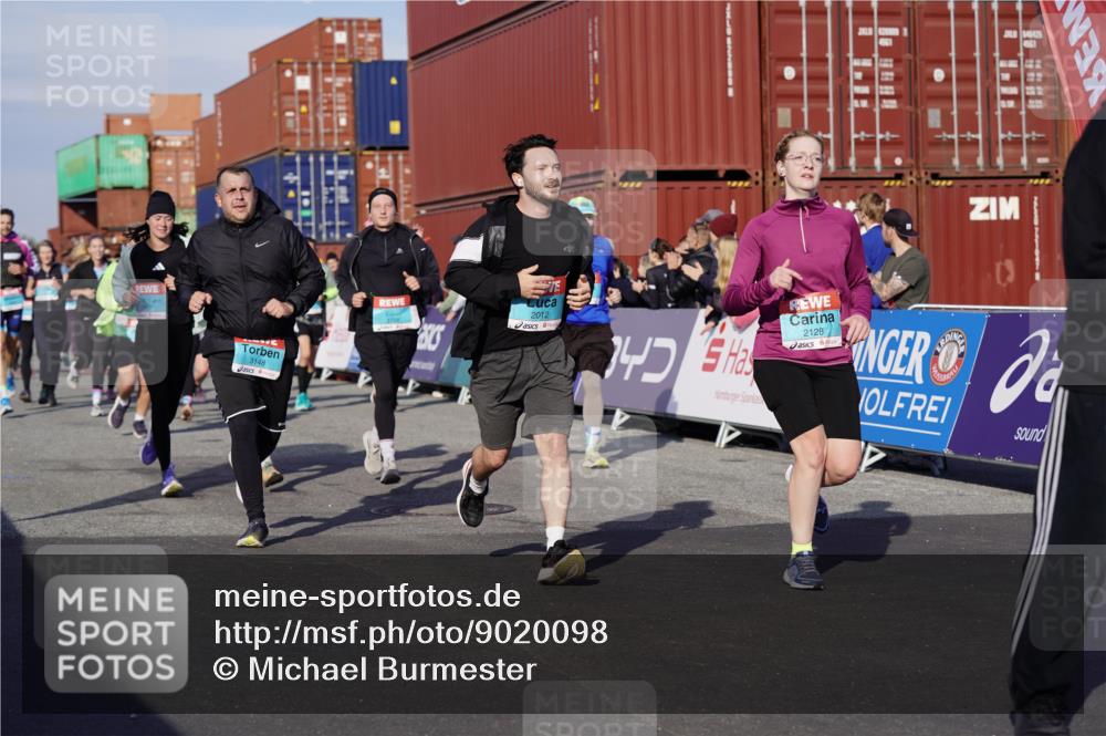 03.10.2025 - Köhlbrandbrückenlauf Michael Burmester http://msf.ph/oto/9020098 03.10.2025 10:20:51 Ziel 1463, 1561, 1562, 1607, 1609, 1618, 1706, 1846, 1965, 2012, 2033, 2082, 2128, 2142, 2362, 2416, 2512, 2943, 2969, 2977, 2978, 3148, 3215, 3617, 3755, 3757, 3758 meine-sportfotos.de