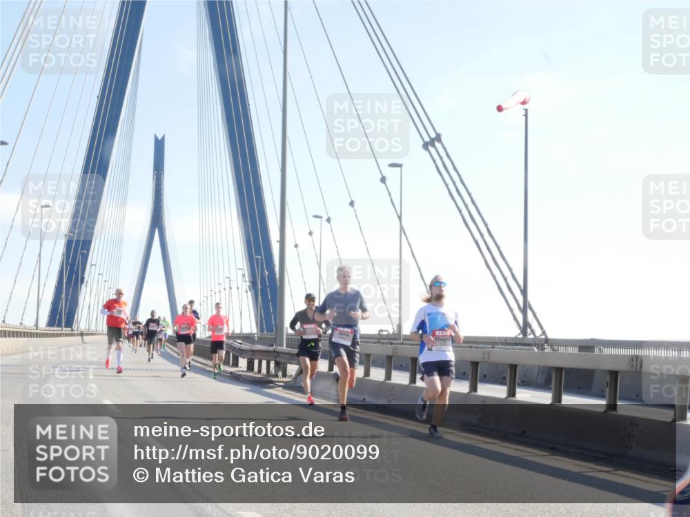 03.10.2025 - Köhlbrandbrückenlauf Matties Gatica Varas http://msf.ph/oto/9020099 03.10.2025 12:21:14 Position 1  meine-sportfotos.de