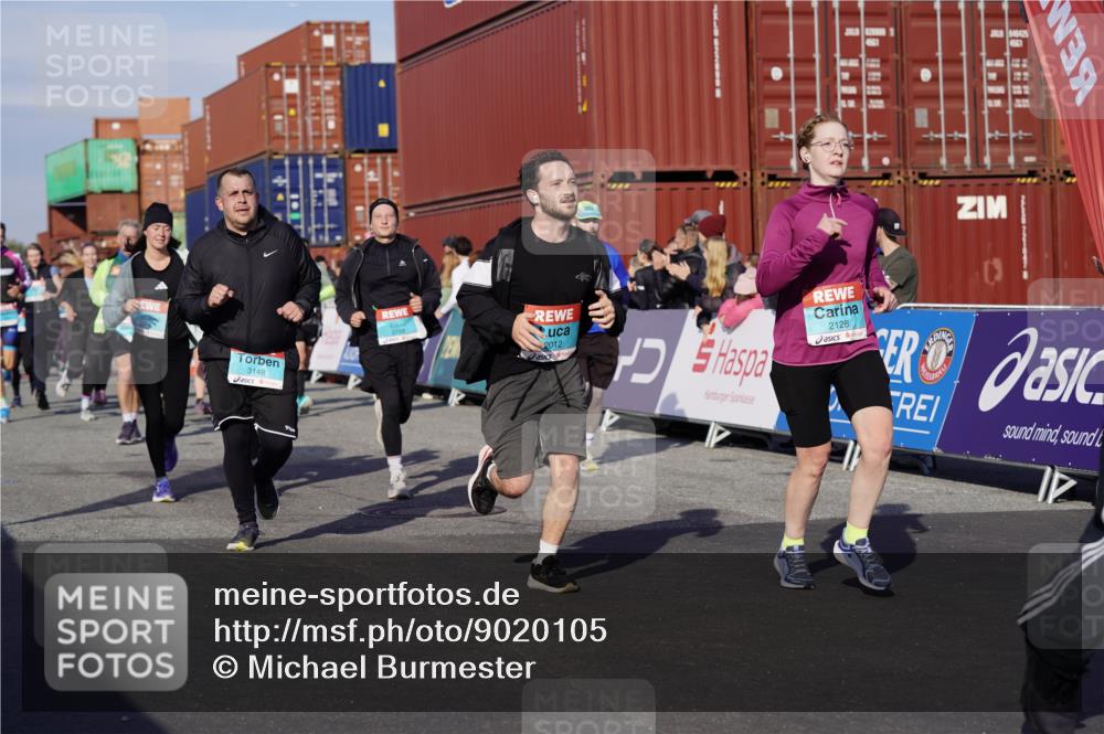 03.10.2025 - Köhlbrandbrückenlauf Michael Burmester http://msf.ph/oto/9020105 03.10.2025 10:20:51 Ziel 1463, 1561, 1562, 1607, 1609, 1618, 1706, 1846, 1965, 2012, 2033, 2082, 2128, 2142, 2362, 2416, 2512, 2943, 2969, 2977, 2978, 3148, 3215, 3617, 3755, 3757, 3758 meine-sportfotos.de