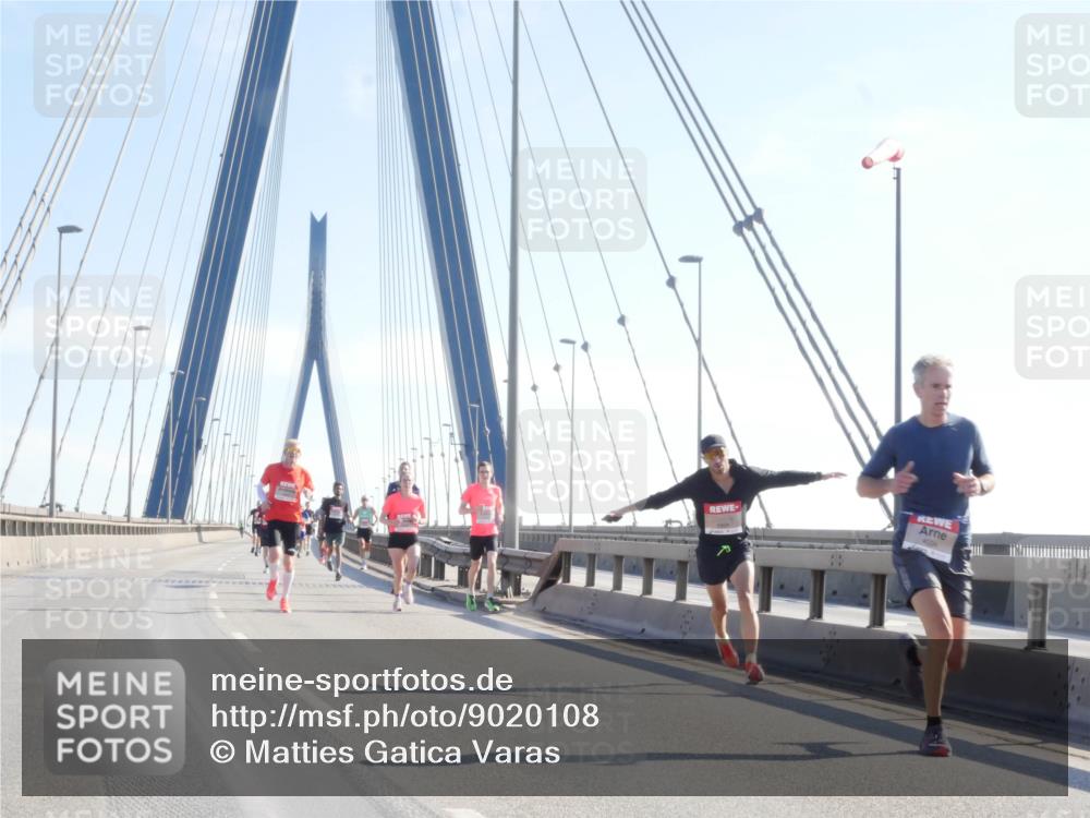 03.10.2025 - Köhlbrandbrückenlauf Matties Gatica Varas http://msf.ph/oto/9020108 03.10.2025 12:21:16 Position 1 1111111 meine-sportfotos.de