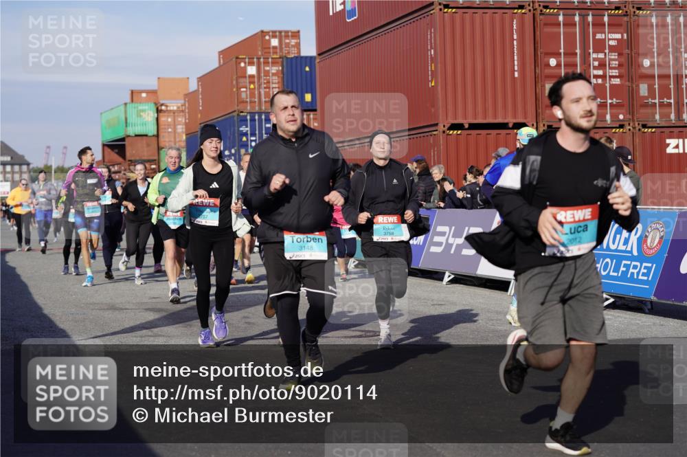 03.10.2025 - Köhlbrandbrückenlauf Michael Burmester http://msf.ph/oto/9020114 03.10.2025 10:20:51 Ziel 1463, 1561, 1562, 1607, 1609, 1618, 1706, 1846, 1965, 2012, 2033, 2082, 2128, 2142, 2362, 2416, 2512, 2943, 2969, 2977, 2978, 3148, 3215, 3617, 3755, 3757, 3758 meine-sportfotos.de