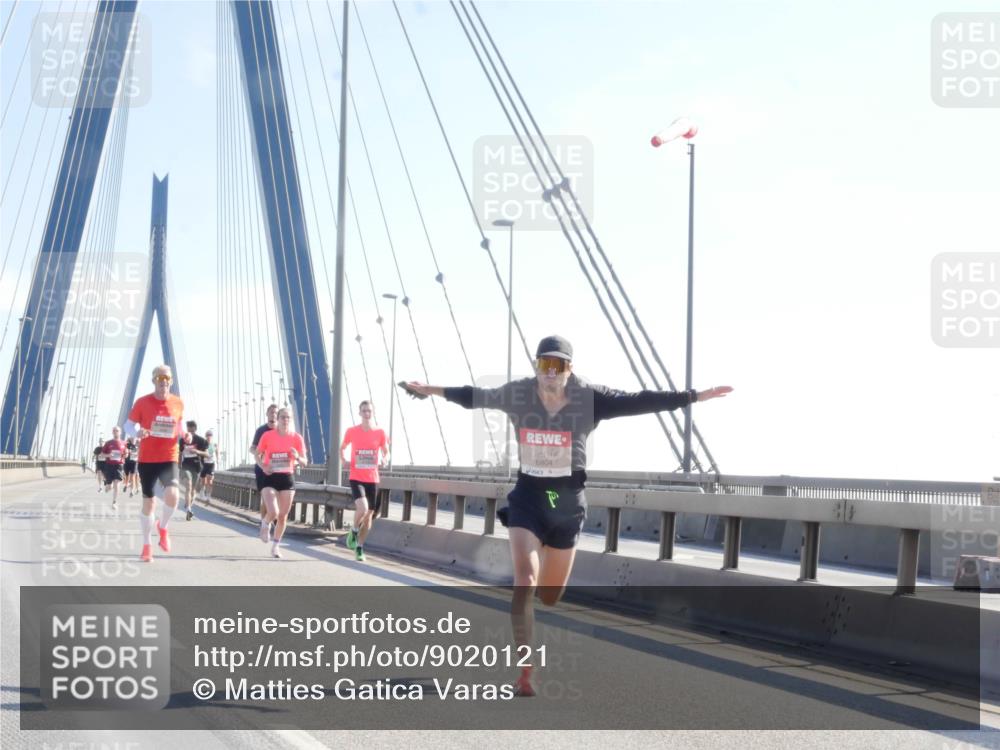 03.10.2025 - Köhlbrandbrückenlauf Matties Gatica Varas http://msf.ph/oto/9020121 03.10.2025 12:21:17 Position 1 6804 meine-sportfotos.de