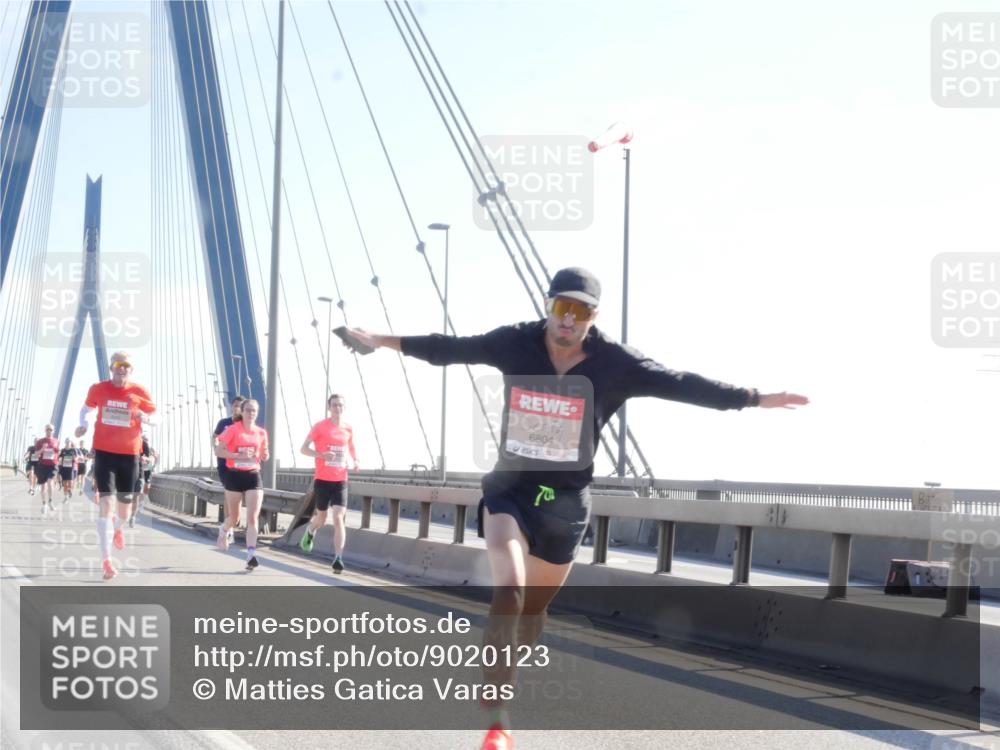 03.10.2025 - Köhlbrandbrückenlauf Matties Gatica Varas http://msf.ph/oto/9020123 03.10.2025 12:21:17 Position 1 6804 meine-sportfotos.de