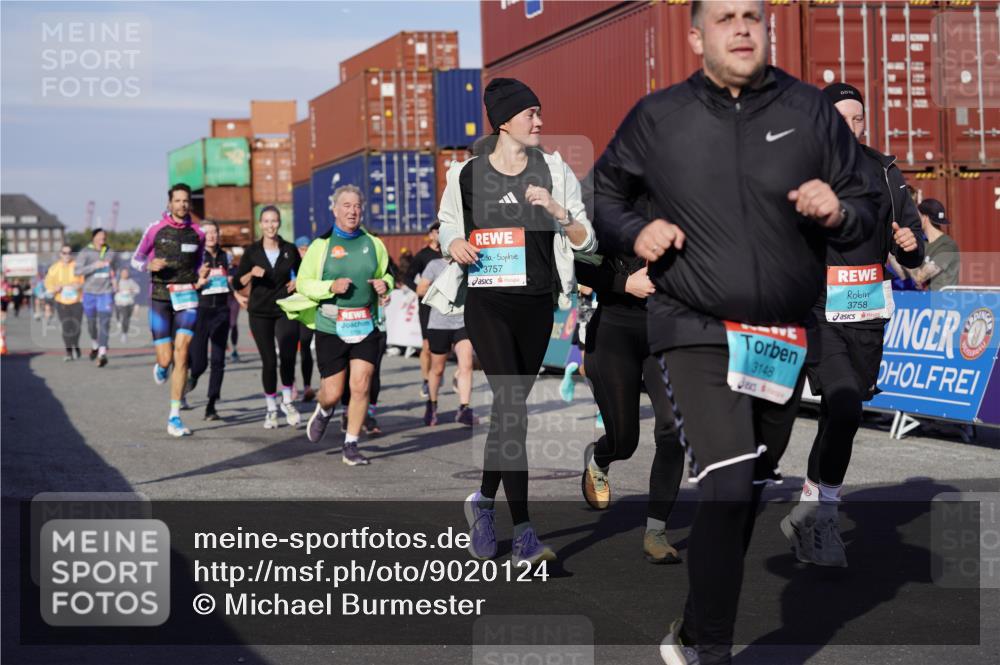03.10.2025 - Köhlbrandbrückenlauf Michael Burmester http://msf.ph/oto/9020124 03.10.2025 10:20:53 Ziel 1463, 1607, 1609, 1667, 1706, 1846, 1965, 2012, 2128, 2142, 2362, 2416, 2512, 2720, 2721, 2943, 2969, 2977, 2978, 3148, 3215, 3306, 3408, 3617, 3755, 3757, 3758, 3772 meine-sportfotos.de