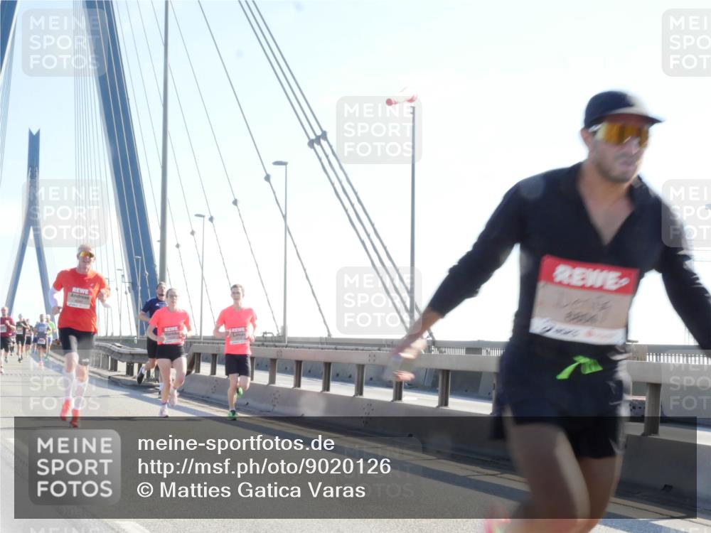 03.10.2025 - Köhlbrandbrückenlauf Matties Gatica Varas http://msf.ph/oto/9020126 03.10.2025 12:21:18 Position 1  meine-sportfotos.de