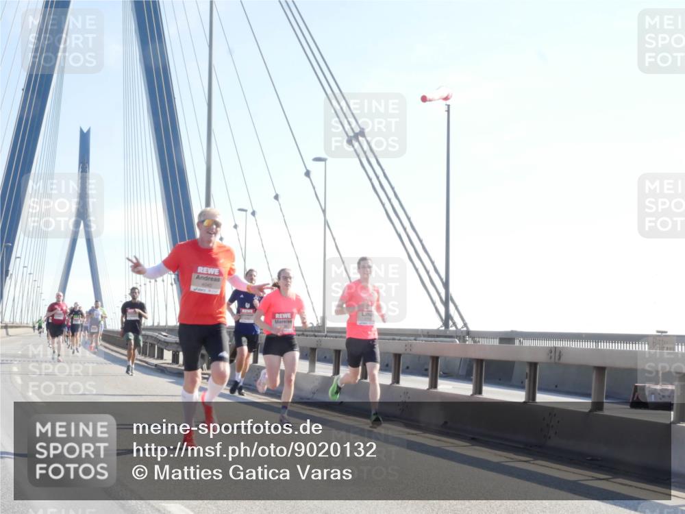 03.10.2025 - Köhlbrandbrückenlauf Matties Gatica Varas http://msf.ph/oto/9020132 03.10.2025 12:21:19 Position 1 4040, 00 meine-sportfotos.de