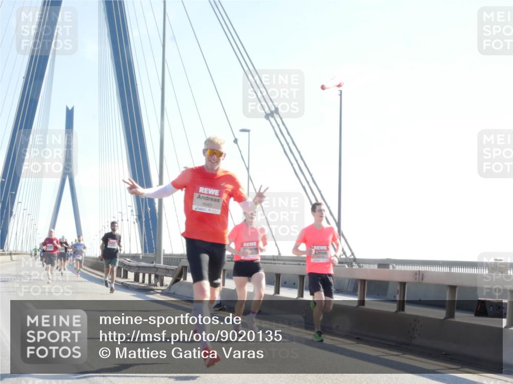 03.10.2025 - Köhlbrandbrückenlauf Matties Gatica Varas http://msf.ph/oto/9020135 03.10.2025 12:21:19 Position 1 4040 meine-sportfotos.de