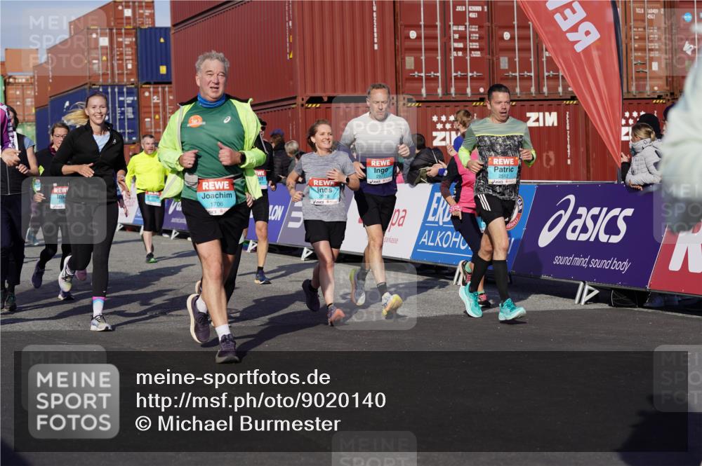 03.10.2025 - Köhlbrandbrückenlauf Michael Burmester http://msf.ph/oto/9020140 03.10.2025 10:20:54 Ziel 1463, 1607, 1609, 1667, 1706, 1846, 1965, 2012, 2076, 2128, 2142, 2362, 2416, 2512, 2720, 2721, 2943, 2969, 2977, 2978, 3148, 3215, 3306, 3408, 3755, 3757, 3758, 3772 meine-sportfotos.de