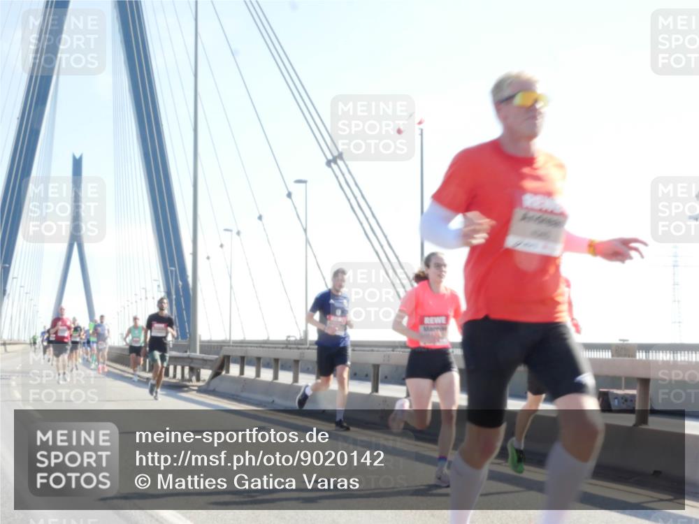 03.10.2025 - Köhlbrandbrückenlauf Matties Gatica Varas http://msf.ph/oto/9020142 03.10.2025 12:21:20 Position 1  meine-sportfotos.de