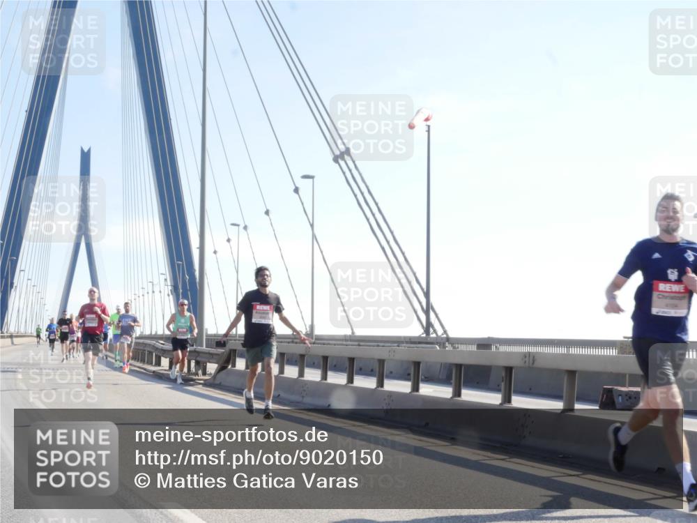 03.10.2025 - Köhlbrandbrückenlauf Matties Gatica Varas http://msf.ph/oto/9020150 03.10.2025 12:21:22 Position 1  meine-sportfotos.de