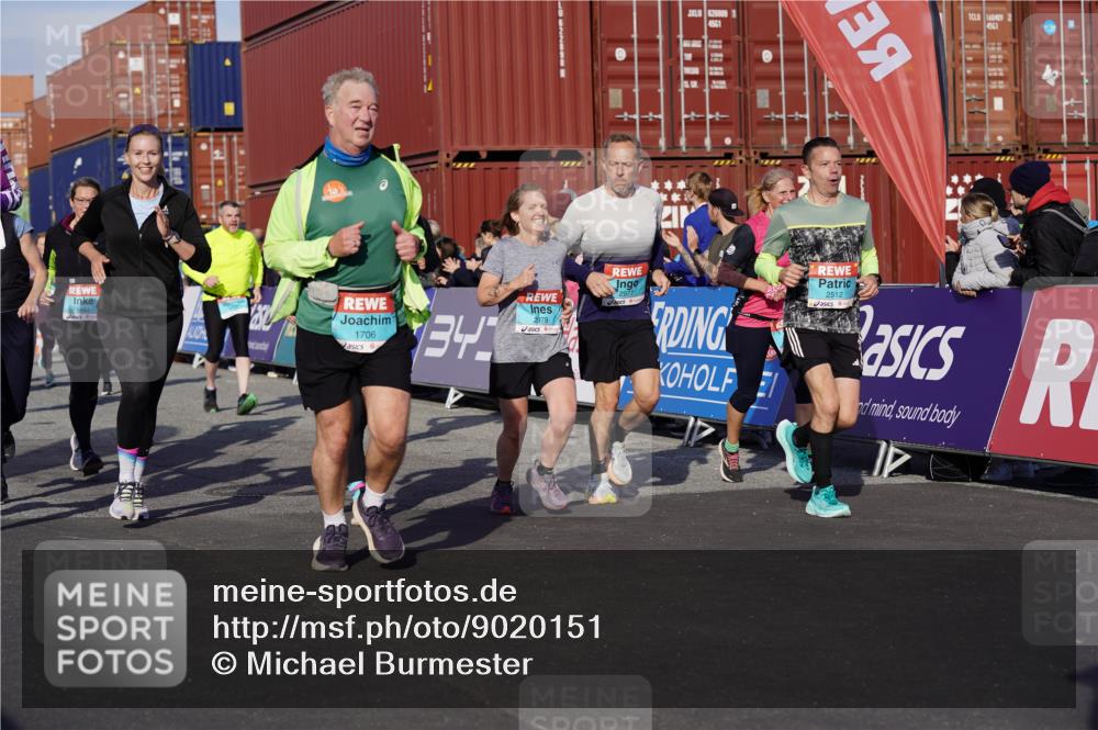 03.10.2025 - Köhlbrandbrückenlauf Michael Burmester http://msf.ph/oto/9020151 03.10.2025 10:20:55 Ziel 1463, 1607, 1609, 1667, 1706, 1846, 1965, 2012, 2076, 2128, 2142, 2200, 2362, 2416, 2512, 2720, 2721, 2943, 2969, 2977, 2978, 3215, 3306, 3408, 3755, 3757, 3758, 3772 meine-sportfotos.de