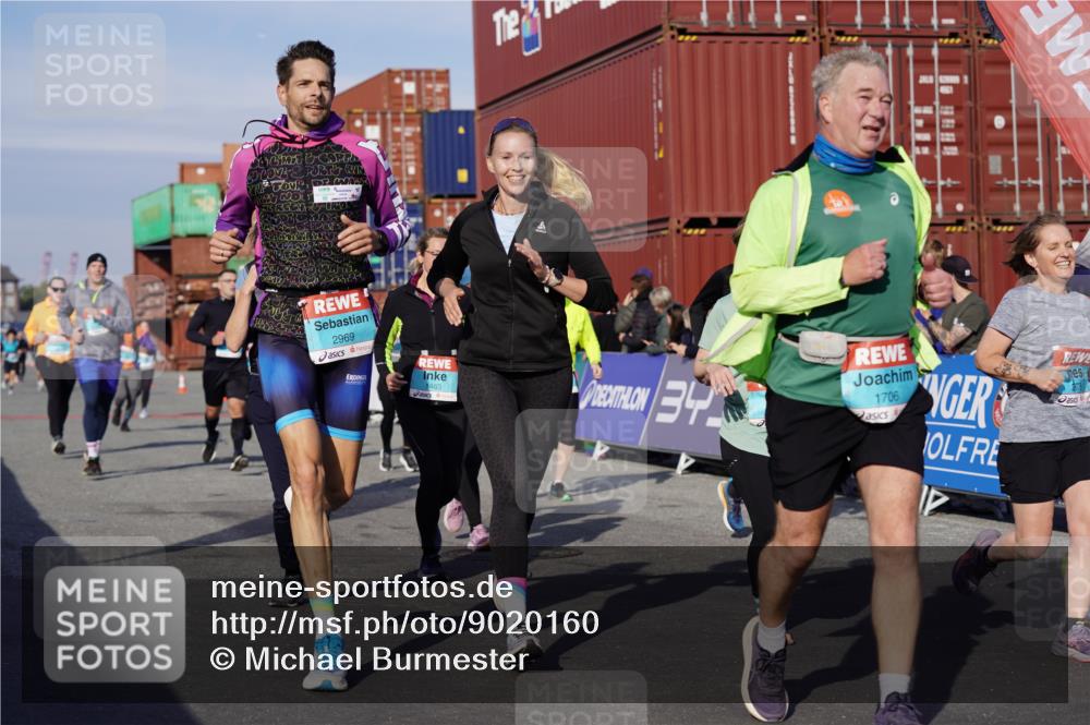 03.10.2025 - Köhlbrandbrückenlauf Michael Burmester http://msf.ph/oto/9020160 03.10.2025 10:20:55 Ziel 1463, 1607, 1609, 1667, 1706, 1846, 1965, 2012, 2076, 2128, 2142, 2200, 2362, 2416, 2512, 2720, 2721, 2943, 2969, 2977, 2978, 3215, 3306, 3408, 3755, 3757, 3758, 3772 meine-sportfotos.de