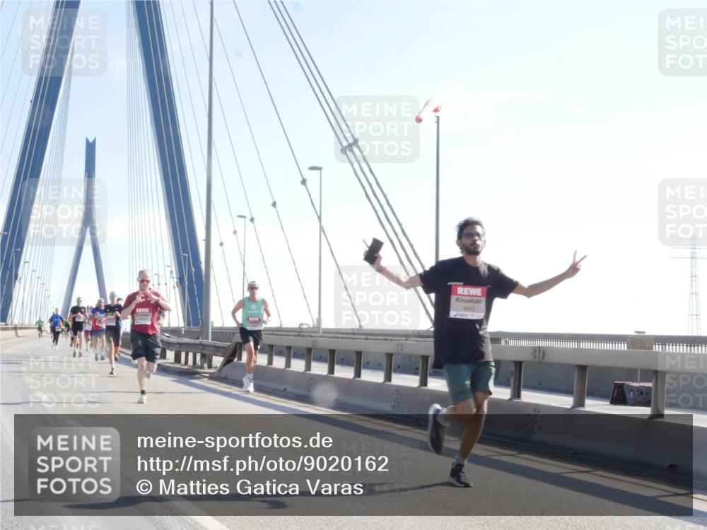 03.10.2025 - Köhlbrandbrückenlauf Matties Gatica Varas http://msf.ph/oto/9020162 03.10.2025 12:21:23 Position 1 4043 meine-sportfotos.de