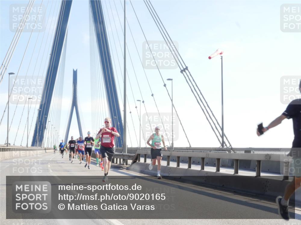 03.10.2025 - Köhlbrandbrückenlauf Matties Gatica Varas http://msf.ph/oto/9020165 03.10.2025 12:21:24 Position 1  meine-sportfotos.de