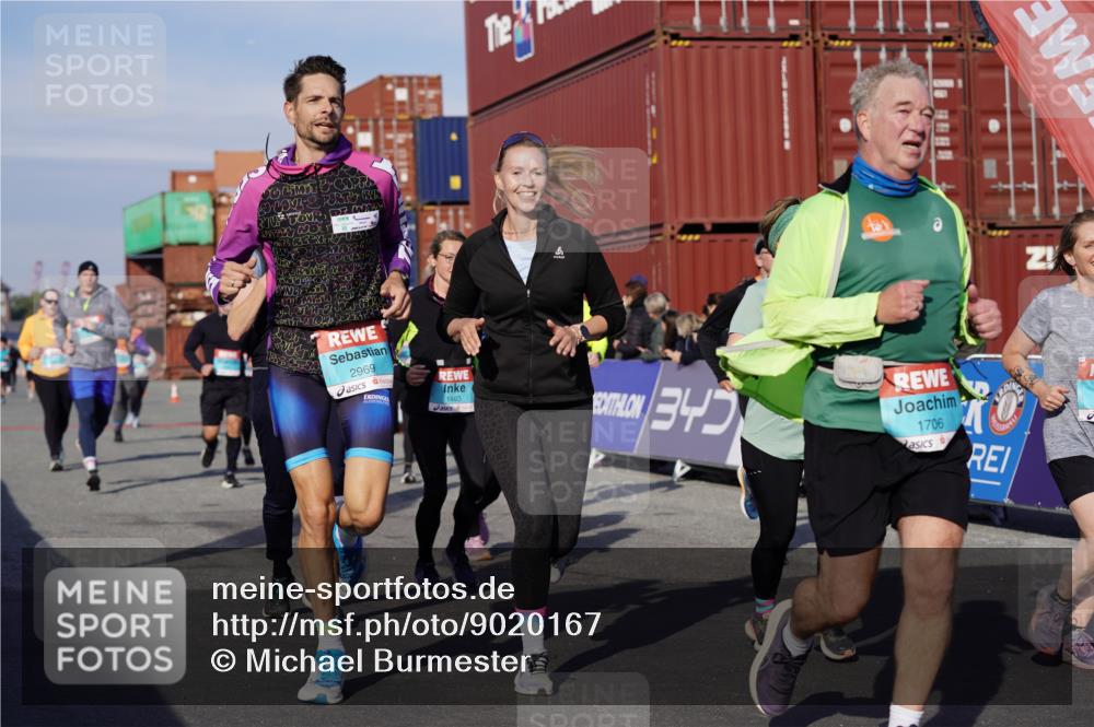 03.10.2025 - Köhlbrandbrückenlauf Michael Burmester http://msf.ph/oto/9020167 03.10.2025 10:20:55 Ziel 1463, 1607, 1609, 1667, 1706, 1846, 1965, 2012, 2076, 2128, 2142, 2200, 2362, 2416, 2512, 2720, 2721, 2943, 2969, 2977, 2978, 3215, 3306, 3408, 3755, 3757, 3758, 3772 meine-sportfotos.de