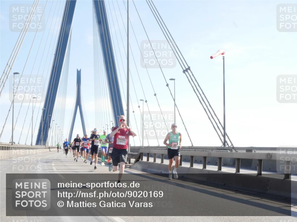 03.10.2025 - Köhlbrandbrückenlauf Matties Gatica Varas http://msf.ph/oto/9020169 03.10.2025 12:21:24 Position 1  meine-sportfotos.de