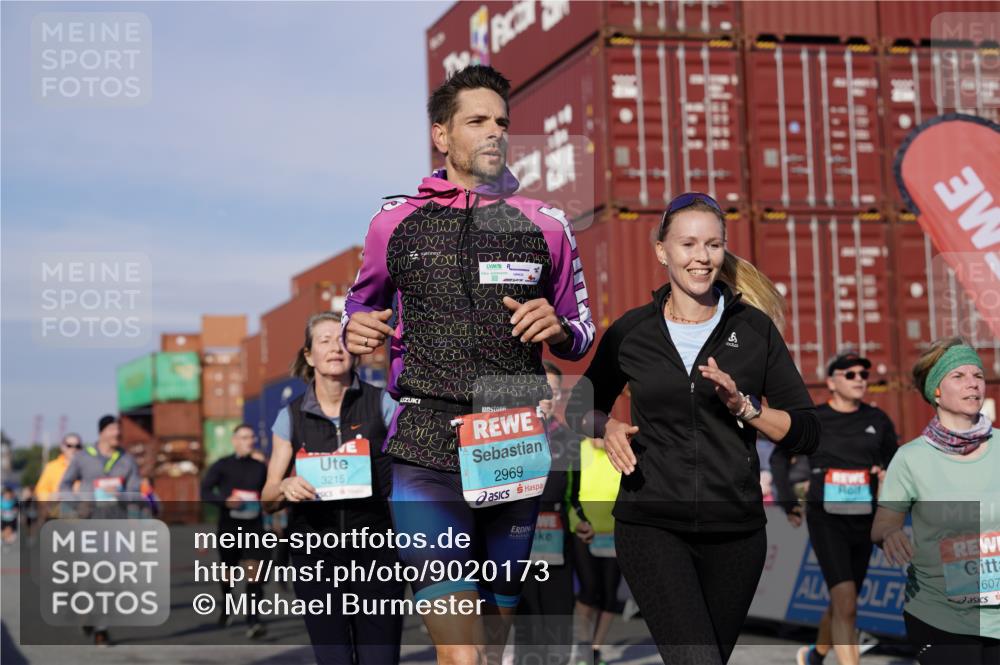 03.10.2025 - Köhlbrandbrückenlauf Michael Burmester http://msf.ph/oto/9020173 03.10.2025 10:20:56 Ziel 1463, 1607, 1609, 1667, 1706, 1846, 1965, 2076, 2128, 2142, 2200, 2362, 2416, 2512, 2720, 2721, 2943, 2969, 2977, 2978, 3215, 3306, 3408, 3755, 3757, 3758, 3772 meine-sportfotos.de