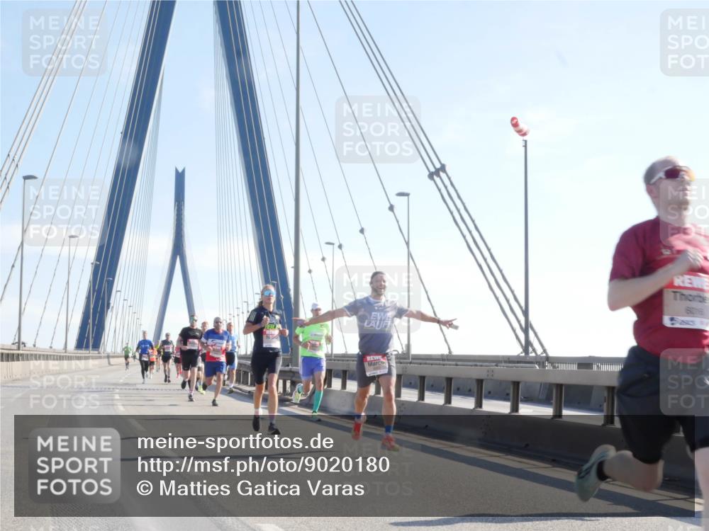 03.10.2025 - Köhlbrandbrückenlauf Matties Gatica Varas http://msf.ph/oto/9020180 03.10.2025 12:21:26 Position 1 6016 meine-sportfotos.de