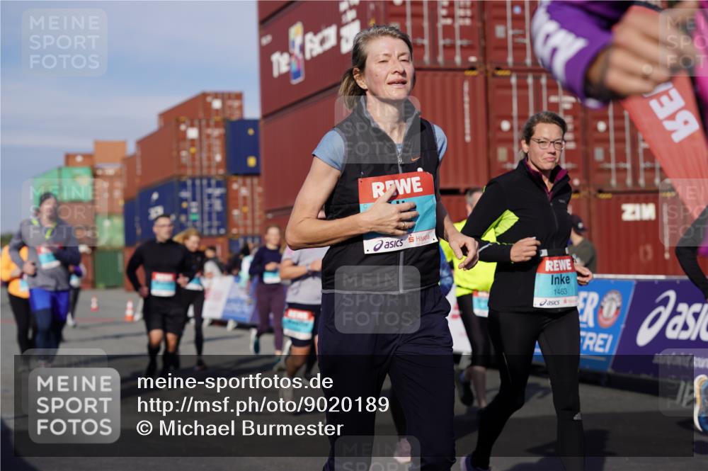 03.10.2025 - Köhlbrandbrückenlauf Michael Burmester http://msf.ph/oto/9020189 03.10.2025 10:20:57 Ziel 1463, 1607, 1609, 1667, 1706, 1846, 1965, 2076, 2142, 2200, 2362, 2416, 2456, 2512, 2720, 2721, 2943, 2969, 2977, 2978, 3215, 3306, 3408, 3772 meine-sportfotos.de